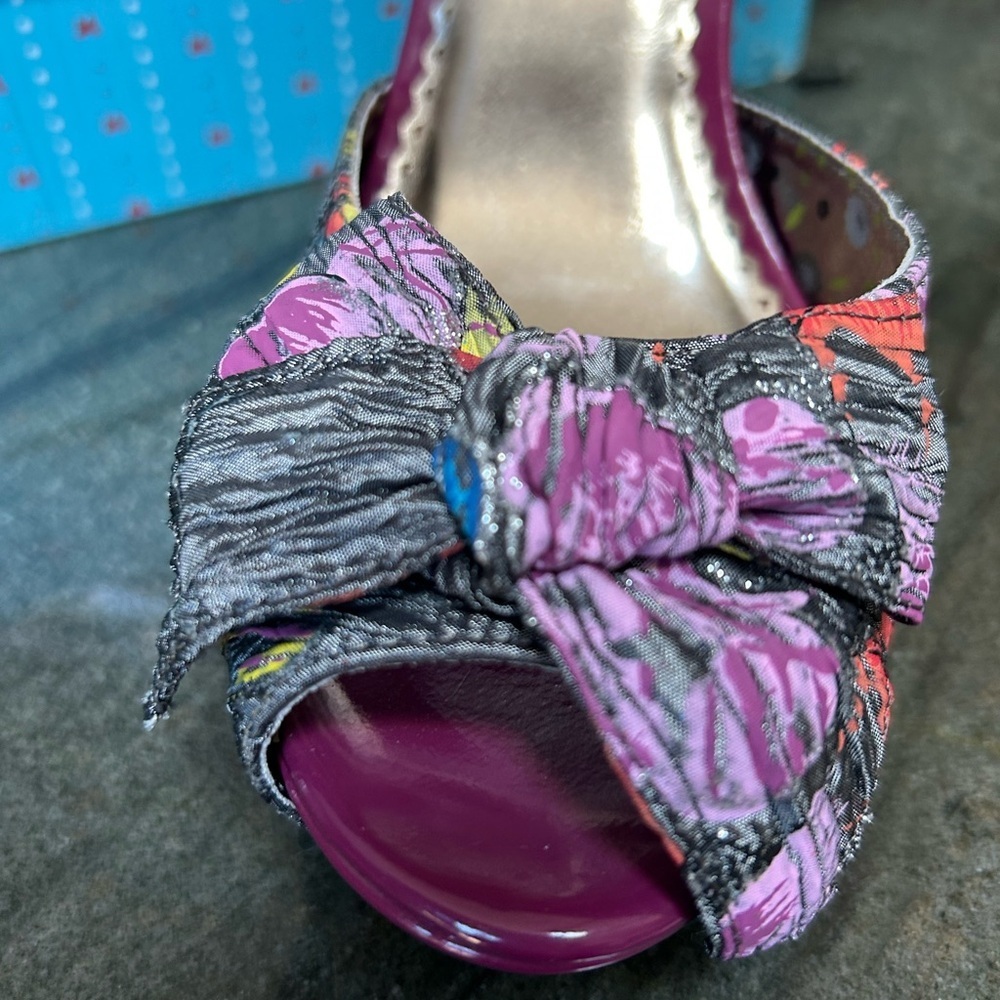 Poetic License Multicolor Wedges sz 7
